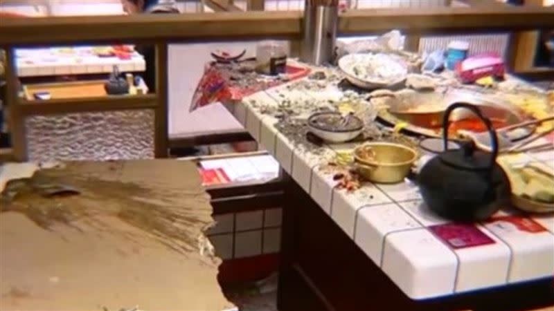 陳赫在杭州所開的火鍋店天花板突崩塌，造成用餐客人受傷。（圖／翻攝自微博）
