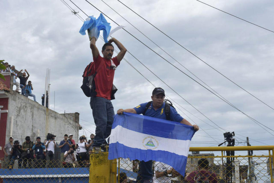 FOTOS | Así rompieron los migrantes el cerco fronterizo para entrar a México