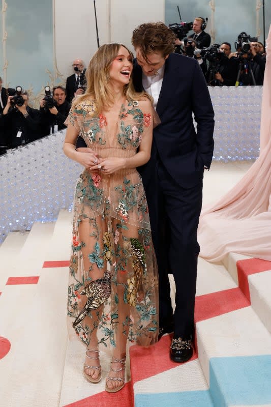 Suki Waterhouse y Robert Pattinson