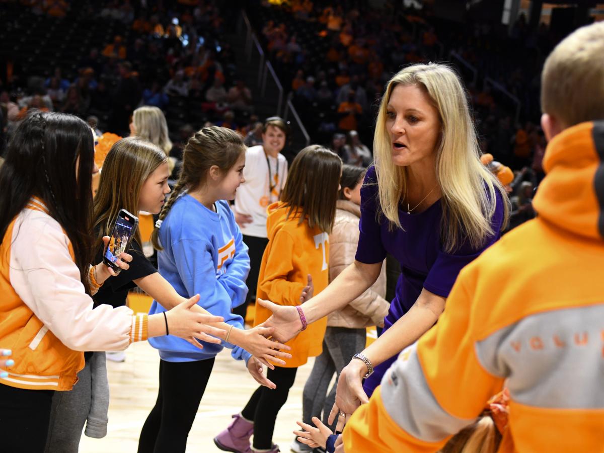 Why Kellie Harper Said Pat Summitt Would Be Proud Of Lady Vols Win Vs Vanderbilt Yahoo Sports 9089