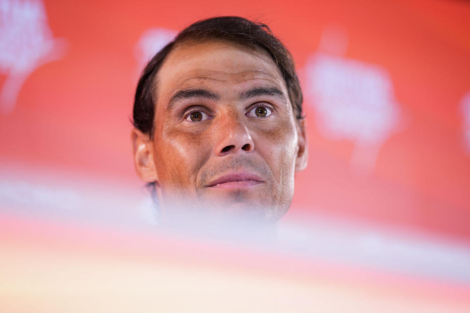 Rafael Nadal brinda una rueda de prensa en el Abierto de Madrid, el miércoles 24 de abril de 2024. (AP Foto/Manu Fernández)