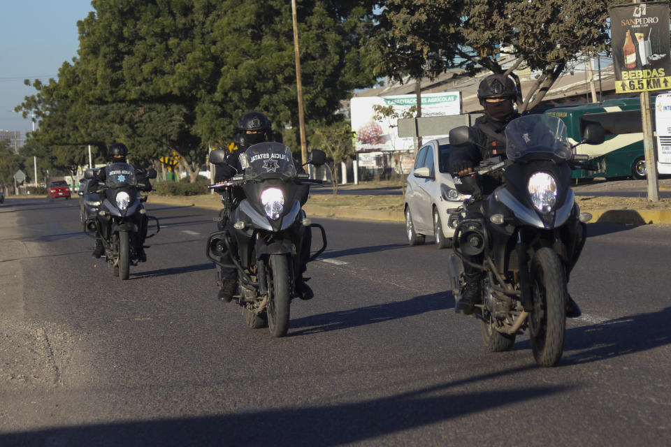 A police convoy patrols Culiacan, Sinaloa state, Mexico, Friday, Jan. 6, 2023. The government operation on Thursday to detain Ovidio Guzman, the son of imprisoned drug lord Joaquin “El Chapo” Guzman, unleashed firefights that killed 10 military personnel and 19 suspected members of the Sinaloa drug cartel, according to authorities. (AP Photo/Martin Urista)