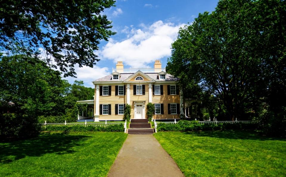 Front exterior view of Longfellow House