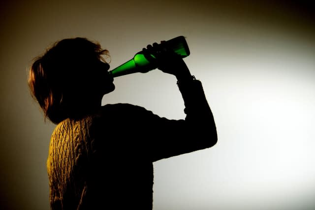 Binge drinking 'costs UK £4.9bn'