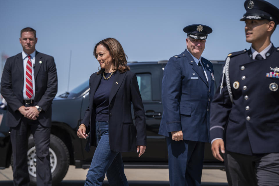 El expresidente Donald Trump espera relacionar a Harris con el presidente Biden. (Jamie Kelter Davis/The New York Times)