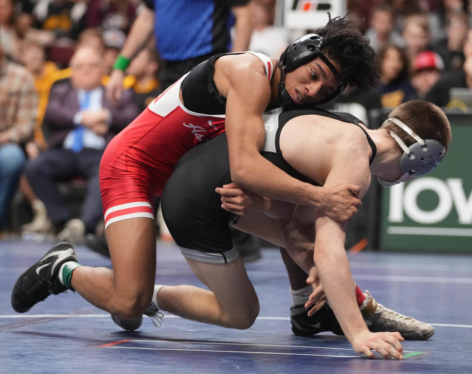 Derrick Bass, left, of Davenport Assumption beat Jase Jaspers of Mount Vernon in the Class 2A 126-pound state final Saturday.