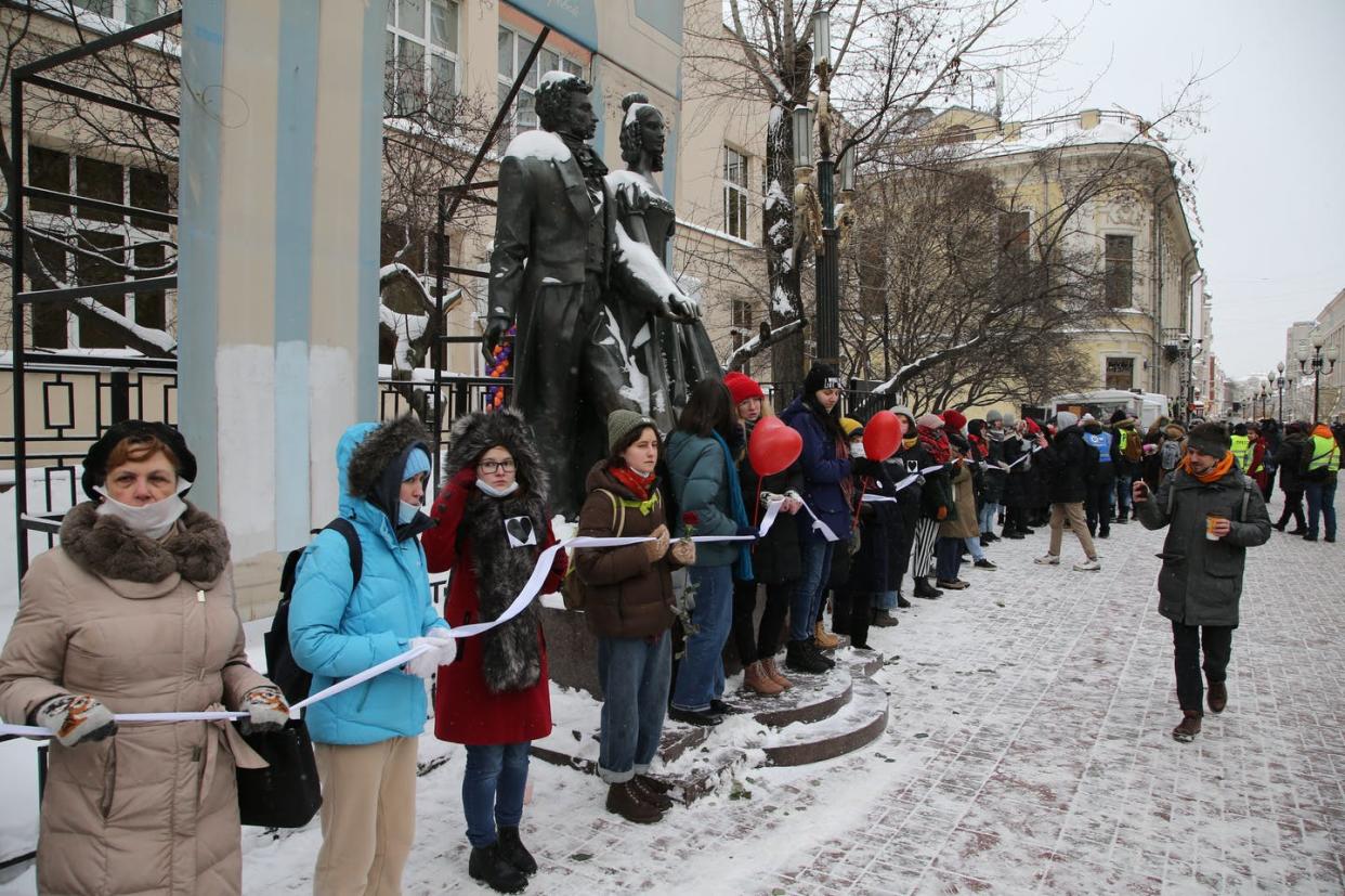 <span class="caption">Women form a human chain on Feb. 14 in central Moscow to support jailed opposition leader <span class="caas-xray-inline-tooltip"><span class="caas-xray-inline caas-xray-entity caas-xray-pill rapid-nonanchor-lt" data-entity-id="Alexei_Navalny" data-ylk="cid:Alexei_Navalny;pos:1;elmt:wiki;sec:pill-inline-entity;elm:pill-inline-text;itc:1;cat:OfficeHolder;" tabindex="0" aria-haspopup="dialog"><a href="https://search.yahoo.com/search?p=Alexei%20Navalny" data-i13n="cid:Alexei_Navalny;pos:1;elmt:wiki;sec:pill-inline-entity;elm:pill-inline-text;itc:1;cat:OfficeHolder;" tabindex="-1" data-ylk="slk:Alexei Navalny;cid:Alexei_Navalny;pos:1;elmt:wiki;sec:pill-inline-entity;elm:pill-inline-text;itc:1;cat:OfficeHolder;" class="link ">Alexei Navalny</a></span></span>, his wife Yulia Navalnaya and other political prisoners. </span> <span class="attribution"><a class="link " href="https://www.gettyimages.com/detail/news-photo/women-some-of-them-wearing-face-mask-to-protect-against-news-photo/1231163666?adppopup=true" rel="nofollow noopener" target="_blank" data-ylk="slk:Mikhail Svetlov/Getty Images;elm:context_link;itc:0;sec:content-canvas">Mikhail Svetlov/Getty Images</a></span>