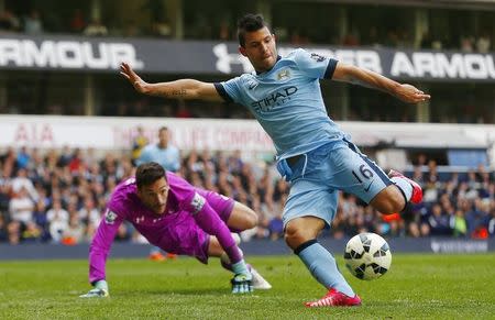 Football - Tottenham Hotspur v Manchester City - Barclays Premier League - White Hart Lane - 3/5/15 Manchester City's Sergio Aguero shoots wide as Tottenham's Hugo Lloris looks on Reuters / Eddie Keogh