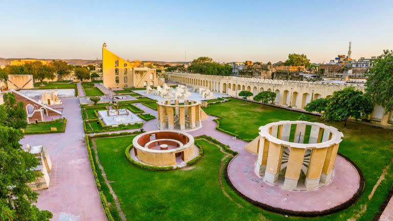 Creado hace tres siglos, el Jantar Mantar de Jaipur es un complejo al aire libre lleno de gigantescas herramientas astronómicas que aún son precisas