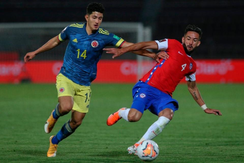 Stevan Alzate battles with Mauricio Isla for the ballGetty