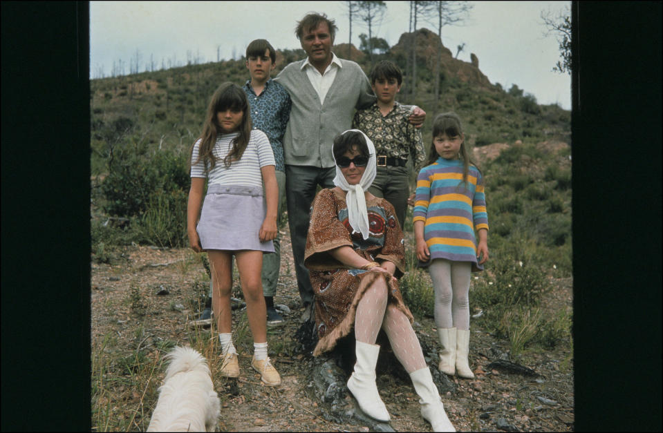 Elizabeth Taylor And Richard Burton With Children In 1967 (Bob Penn / Getty)