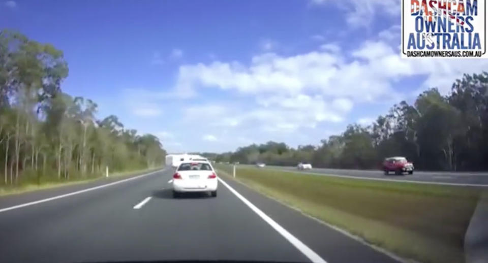 The caravan fishtails before it ends up in the median strip. Source: Dash Cam Owners Australia/ Facebook