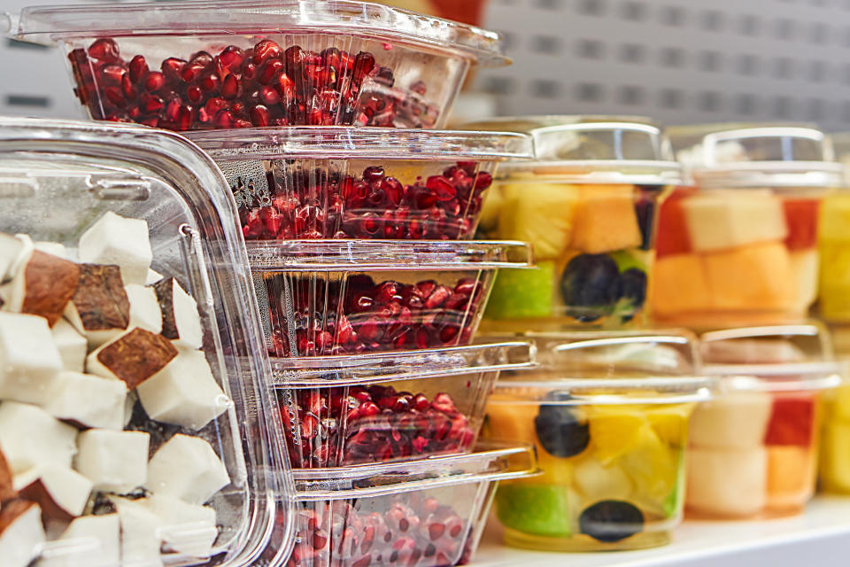 Manchmal eben doch ganz verlockend: vorgeschnittenes Obst im Supermarkt. (Bild: Getty Images)