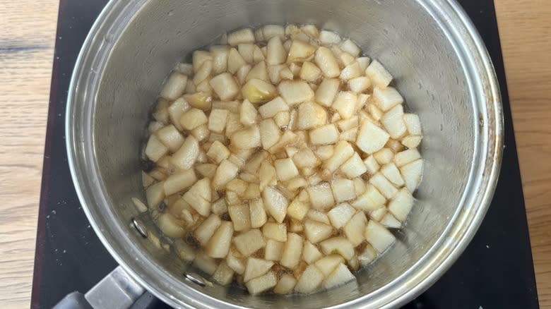 Cooking apple filling in pot