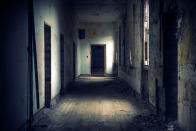 <p>One of the hallways in Rauceby, an abandoned mental asylum in Lincolnshire. (Photo: Simon Robson/Caters News) </p>