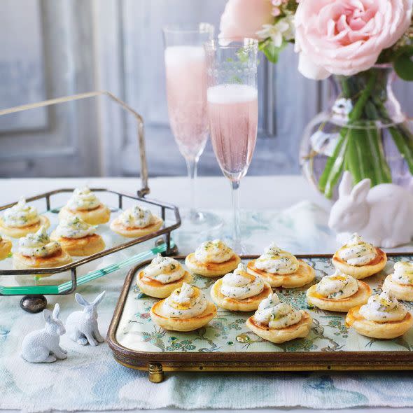 Blinis with whipped goat's cheese and honey