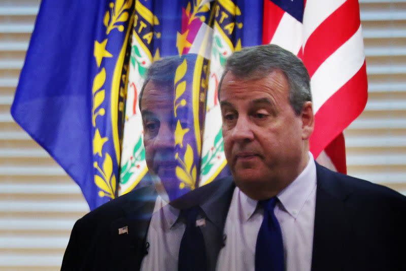 Republican presidential candidate Christie campaigns in Exeter