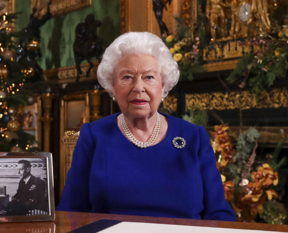 FEBRUARY 20th 2022: Her Majesty Queen Elizabeth II tests positive for the COVID-19 coronavirus. - File Photo by: zz/KGC-512/STAR MAX/IPx 2019 12/24/19 Her Majesty Queen Elizabeth II records her annual Christmas broadcast in Windsor Castle on December 24, 2019. (Windsor, Berkshire, England, UK)