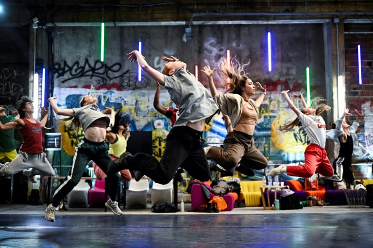 Des danseurs lors d'une répétition de la cérémonie d'ouverture des Jeux olympiques de Paris 2024 à Saint-Denis, en Seine-Saint-Denis, le 7 juin 2024 (JULIEN DE ROSA)