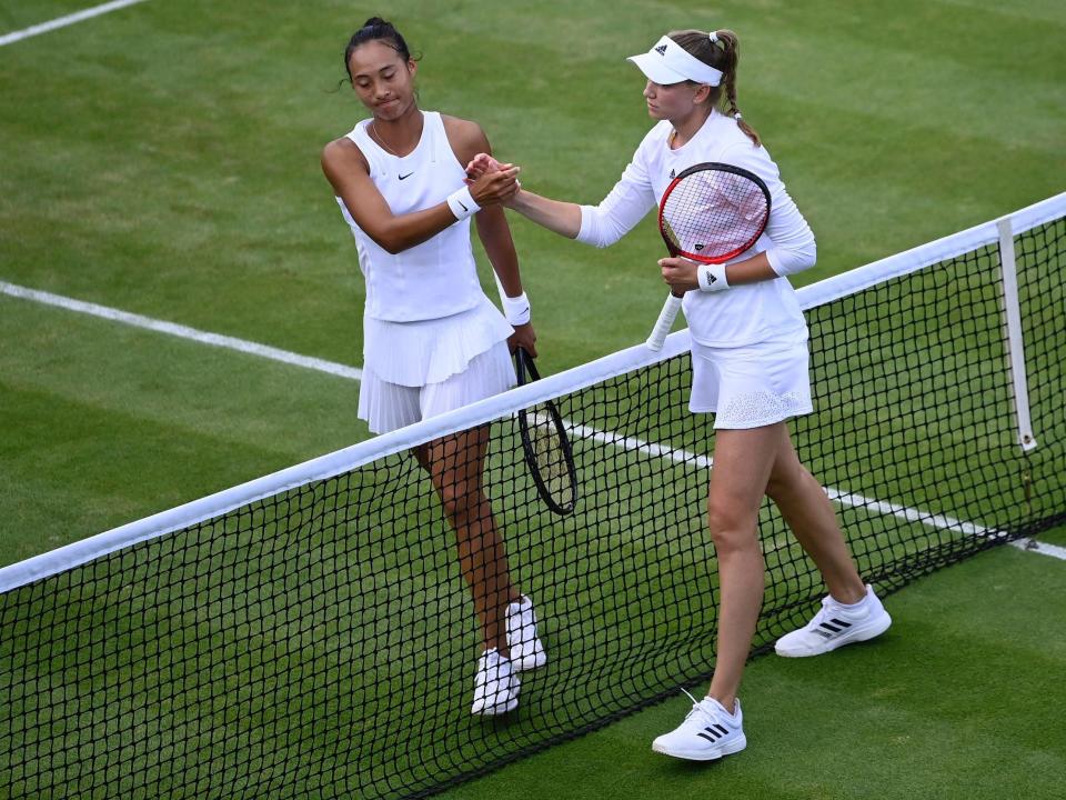 Qinwen Zheng (left) and Elena Rybakina shakes hands after their third-round match at Wimbledon.