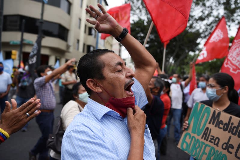 Ecuadoreans protest gasoline prices, in Guayaquil