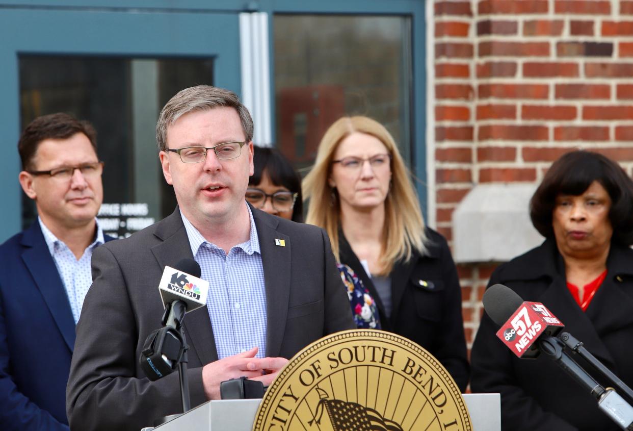 South Bend Mayor James Mueller speaks in front of city employees and South Bend Common Council members in spring 2022.