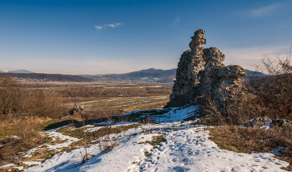 Remains of the castle in Korolevo, close to the site. <a href="https://commons.wikimedia.org/wiki/File:Castle_in_Korolevo.jpg" rel="nofollow noopener" target="_blank" data-ylk="slk:Катерина Байдужа/Wikimedia Commons;elm:context_link;itc:0;sec:content-canvas" class="link ">Катерина Байдужа/Wikimedia Commons</a>, <a href="http://creativecommons.org/licenses/by-sa/4.0/" rel="nofollow noopener" target="_blank" data-ylk="slk:CC BY-SA;elm:context_link;itc:0;sec:content-canvas" class="link ">CC BY-SA</a>