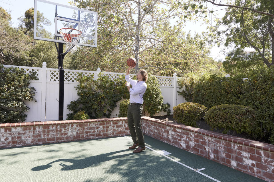 Cory Klippsten, conocido como un maximalista del bitcóin, en su casa en Westlake Village, California, el 18 de julio de 2022. (Megan Miller/The New York Times)