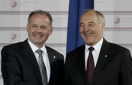 Latvian President Andris Berzins welcomes Slovakia's President Andrej Kiska (L) at the Eastern Partnership Summit in Riga, Latvia, May 21, 2015. REUTERS/Ints Kalnins