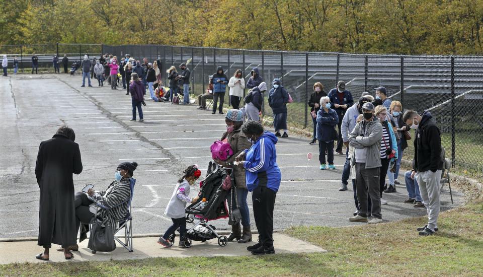 Hundreds of voters wait in line at an early voting site in Farmingville, N.Y., on Oct. 27, 2020. <a href="https://www.gettyimages.com/detail/news-photo/hundreds-of-voters-wait-in-line-to-vote-at-the-early-voting-news-photo/1283547806?phrase=2020%20election%20voting%20lines%20US&adppopup=true" rel="nofollow noopener" target="_blank" data-ylk="slk:John Paraskevas/Newsday RM via Getty Images;elm:context_link;itc:0;sec:content-canvas" class="link ">John Paraskevas/Newsday RM via Getty Images</a>