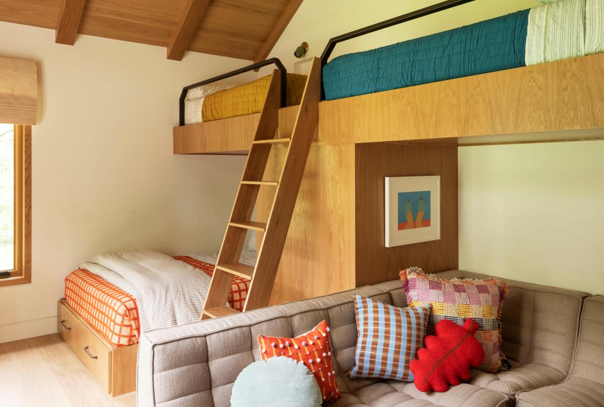  Children's bunk beds with seating area 