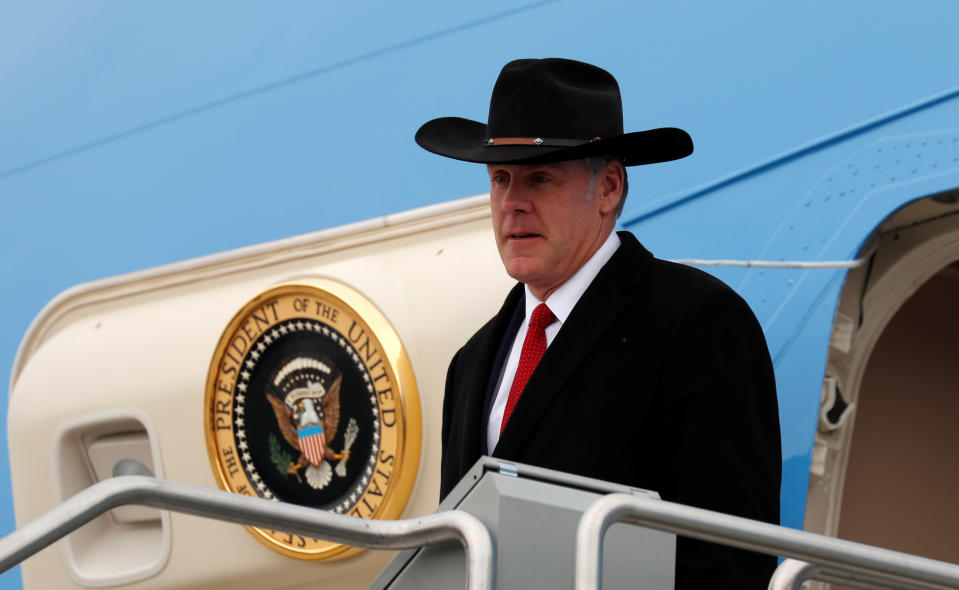 Interior Secretary Ryan Zinke steps from Air Force One as President Donald Trump arrives in Salt Lake City, Utah, on Dec. 4, 2017. (Kevin Lamarque / Reuters)