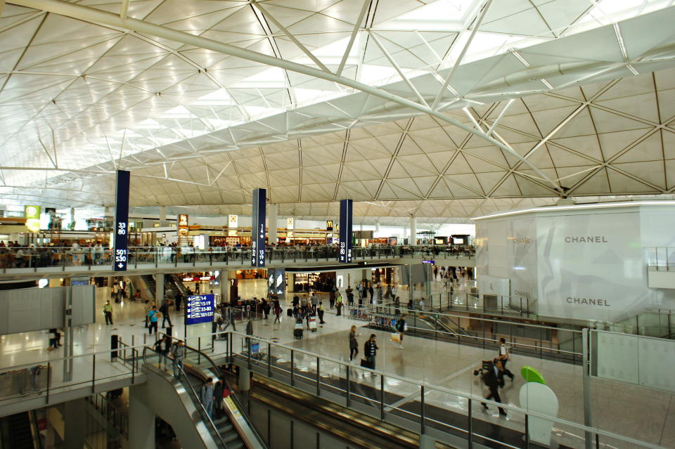 <p>Skytrax destaca que el Aeropuerto de Hong Kong es el mejor del mundo para cenar y para hacer escalas y aparece en el cuarto puesto de esta lista. (Foto: Wikimedia Commons). </p>