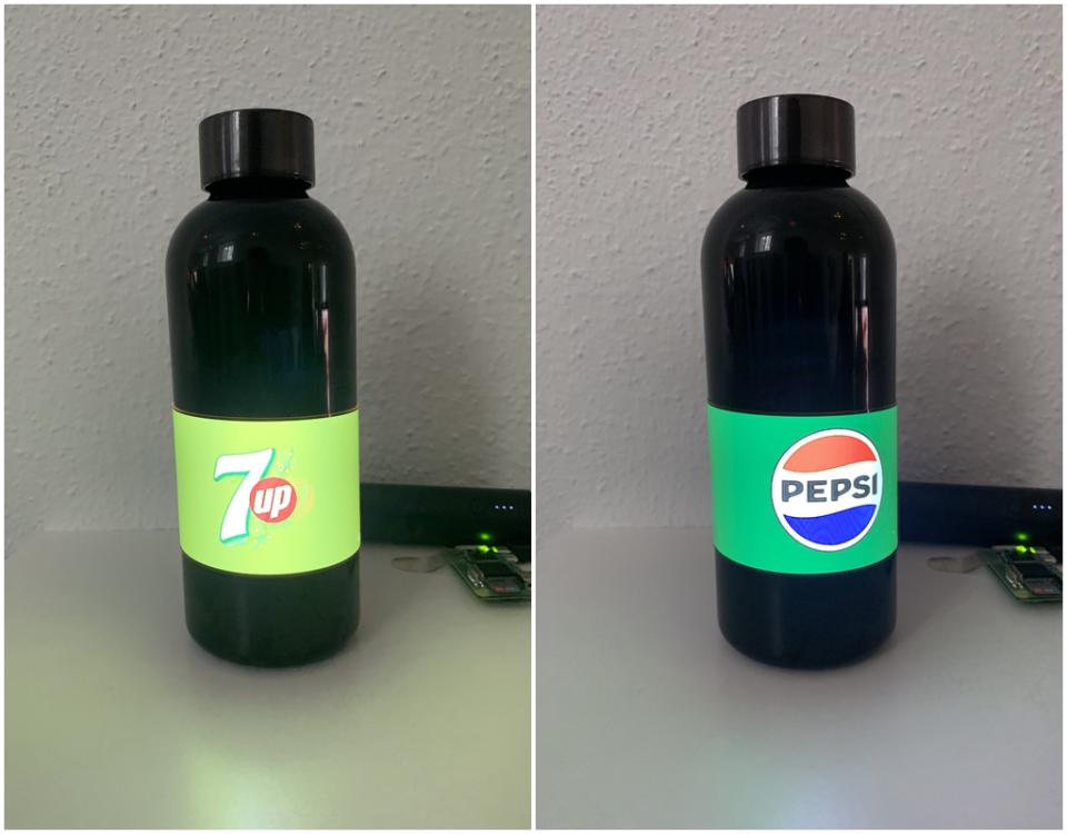 Durch die OLEDs kann dieselbe Flasche von verschiedenen Marken verwendet werden.  - Copyright: Gründerszene