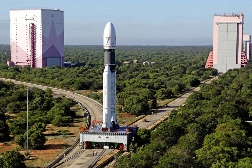 印度薩迪什達萬太空中心準備為OneWeb通訊公司發射衛星的火箭。美聯社
