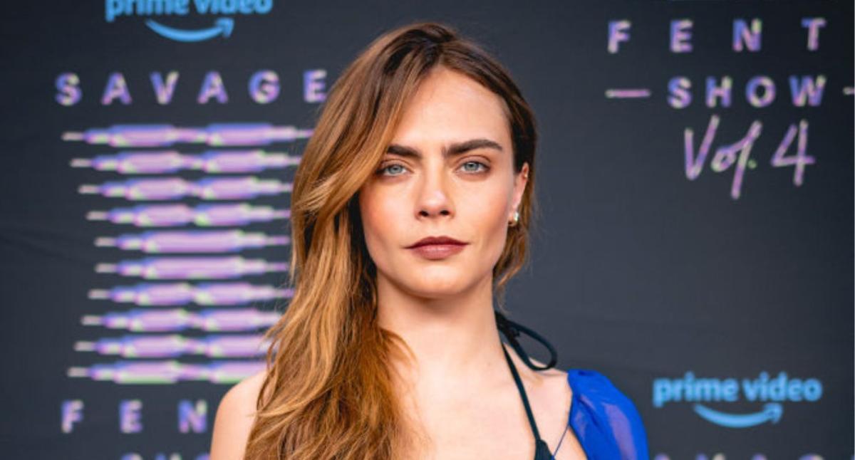 Cara Delevingne “a du mal” à dire “combien j’aime les femmes”