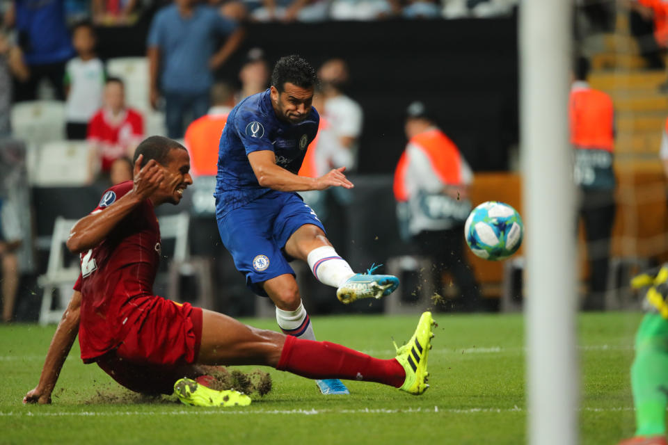 Pedro of Chelsea hits the crossbar. (Credit: Getty Images)