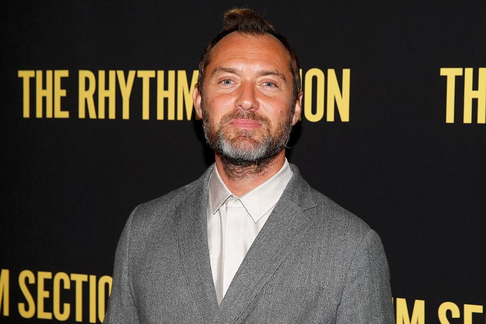 Jude Law hat er fünf Kinder von drei verschiedenen Frauen - und seine guten Gene gleich mehrfach weitergegeben ... (Bild: Dominik Bindl/WireImage/Getty Images)