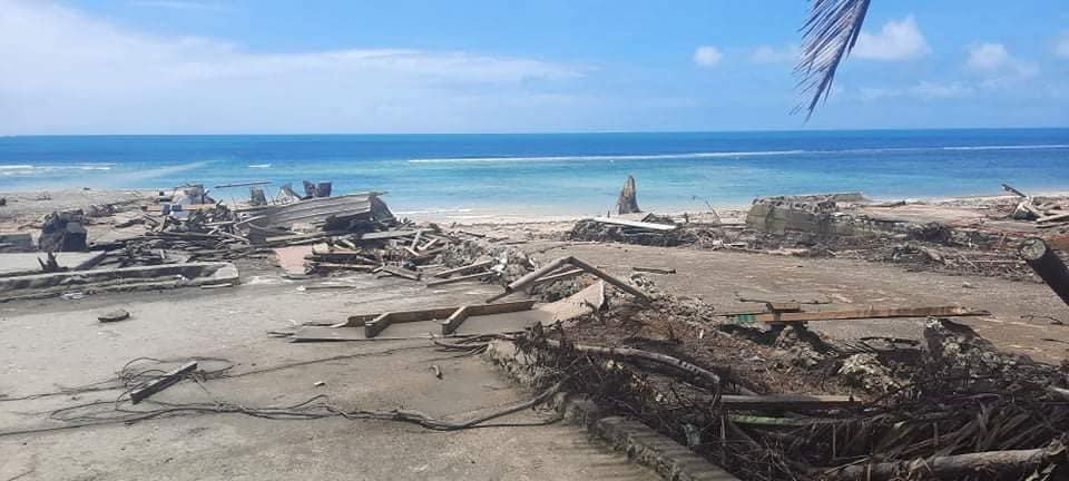 A view of a beach and debris following volcanic eruption and tsunami, in Nuku'alofa, Tonga January 18, 2022 in this picture obtained from social media on January 19, 2022.  Courtesy of Marian Kupu/Broadcom Broadcasting FM87.5/via REUTERS  THIS IMAGE HAS BEEN SUPPLIED BY A THIRD PARTY. MANDATORY CREDIT.