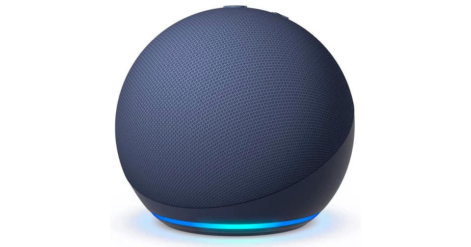El Echo Dot de 5ª generación en color azul - Imagen: Amazon México