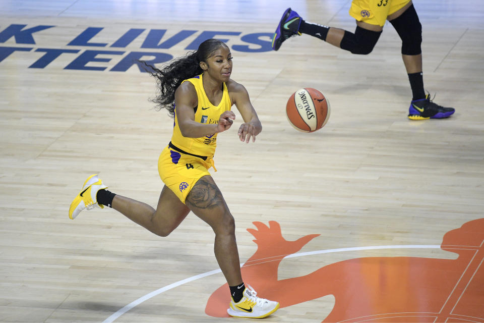 Los Angeles Sparks guard Te'a Cooper