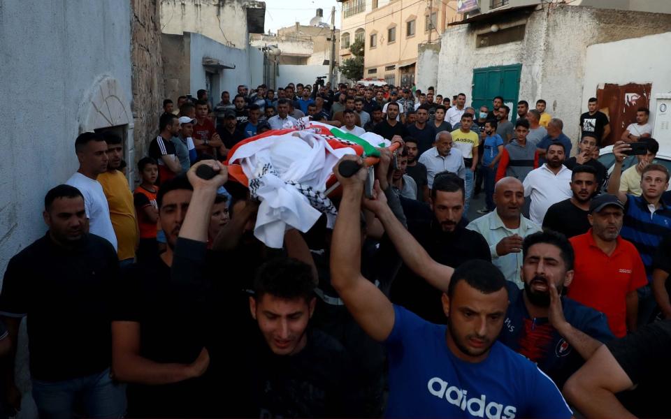 Mourners carry the body of Palestinian teenager Amer Snobar during his funeral procession in Nablus, West Bank - Anadolu