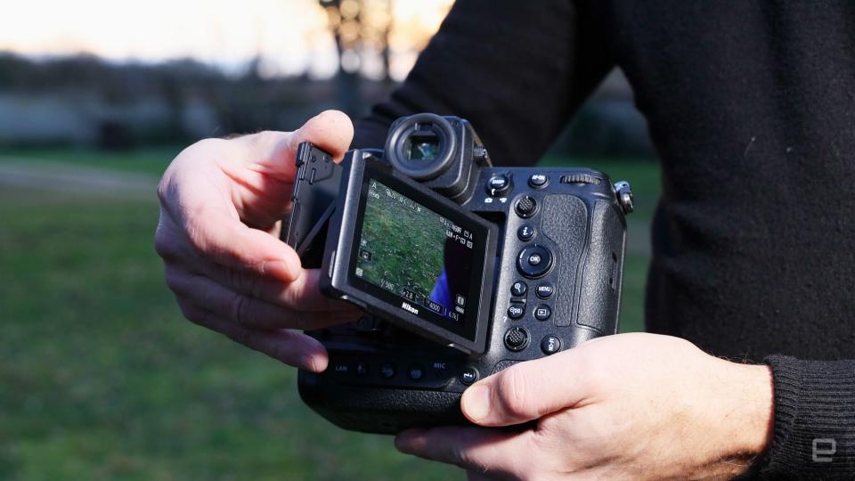 <p>Nikon Z9 mirrorless camera review</p>
