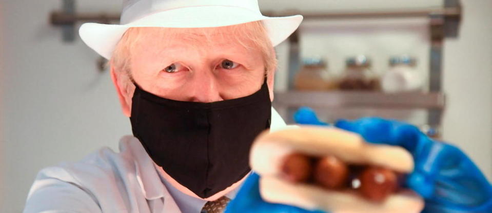 Boris Johnson en visite dans un hôpital public de Reading, le 26 octobre.  
