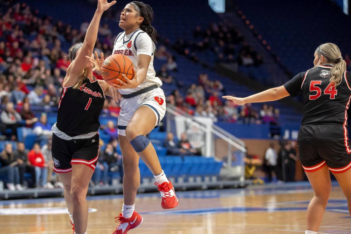 Sacred Heart’s ZaKiyah Johnson (11) was named Kentucky’s Gatorade Player of the Year on Wednesday, then scored 21 points in the Valkyries’ opening game in the Sweet 16.