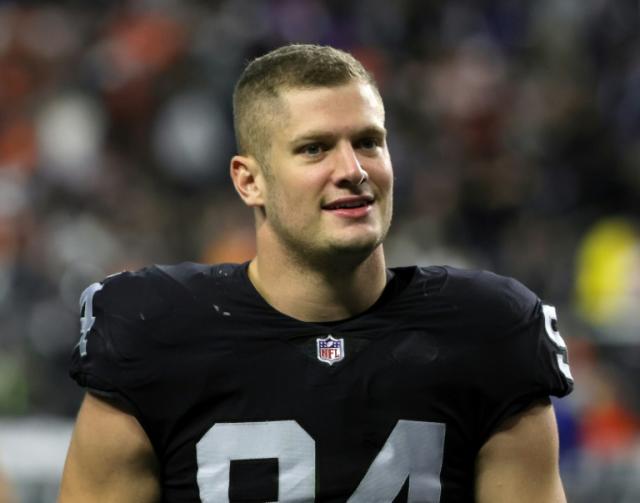 Carl Nassib, first openly gay man to play in NFL games, retires after 7  seasons