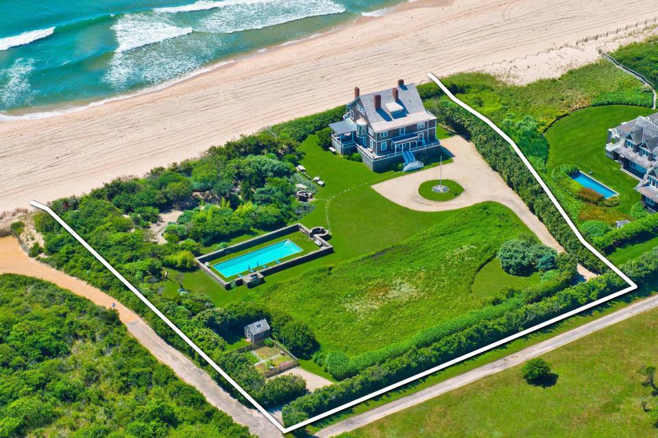 1) The house is in the prestigious Georgia Association in Wainscott, New York.