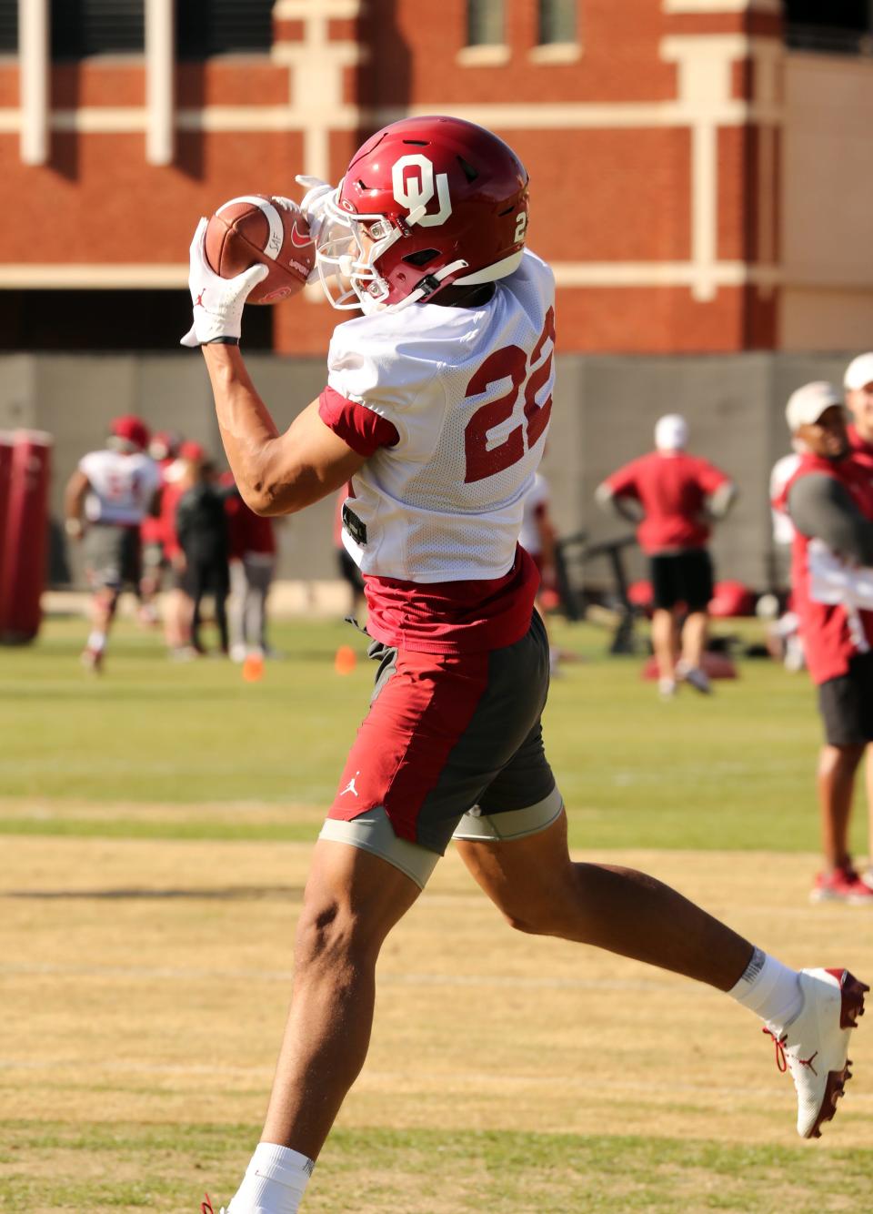 Peyton Bowen works on defense as the University of Oklahoma Sooners (OU) college football team holds spring practice outside of Gaylord Family/Oklahoma Memorial Stadium on  March 21, 2023 in Norman, Okla.  [Steve Sisney/For The Oklahoman]