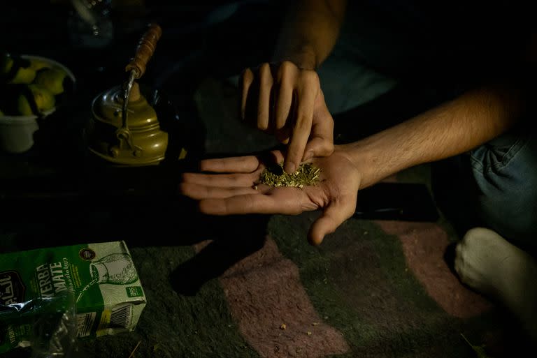 Yerba mate de una empresa siria que empaca y distribuye la hierba importada