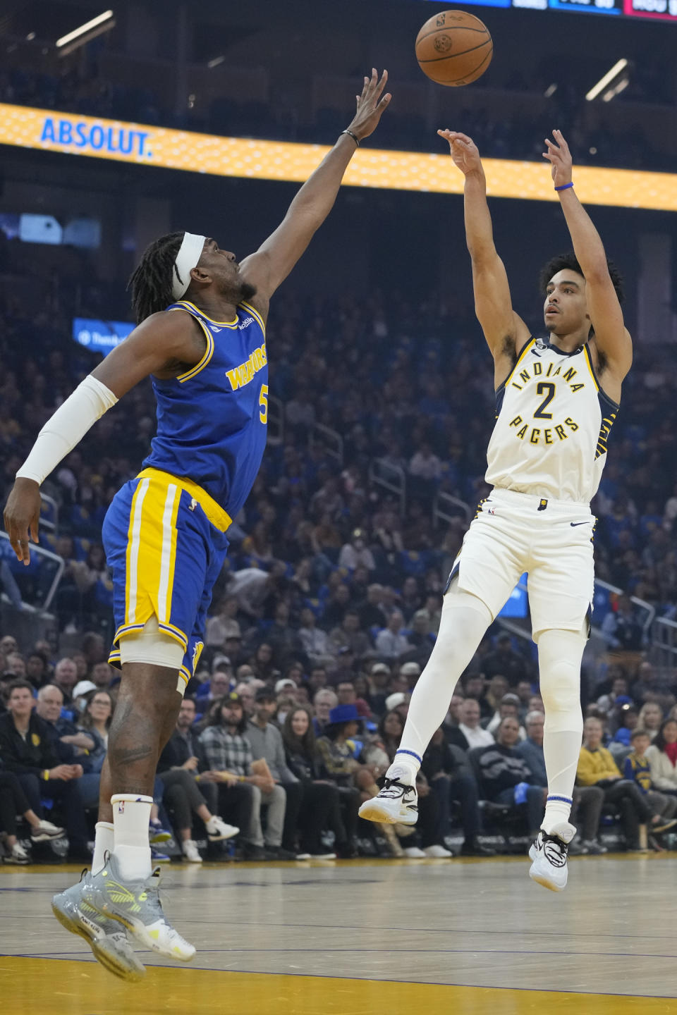 Indiana Pacers guard Andrew Nembhard (2) shoots over Golden State Warriors center Kevon Looney during the first half of an NBA basketball game in San Francisco, Monday, Dec. 5, 2022. (AP Photo/Godofredo A. Vásquez)